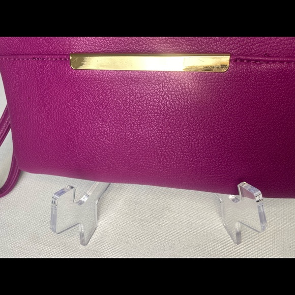 Fun Fuchsia Pink clutch or wristlet, gold hardware - Picture 8 of 10